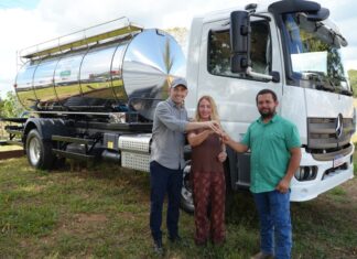 Ieda Chaves entrega caminhão-tanque para fortalecer produção leiteira em Ouro Preto do Oeste