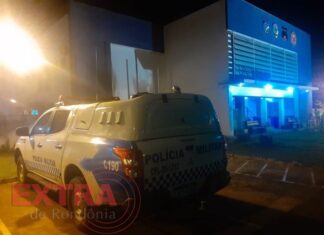 Mulher com sinais de embriaguez é presa por desacato após tumultuar abordagem policial em Vilhena