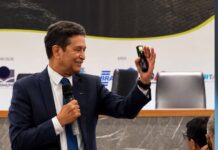 Dr. Benedito Alves palestra sobre liderança transformadora durante Marcha dos Vereadores em Cacoal