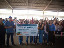 TÁ NA CONTA: Rosangela Donadon visita escola de Novo Plano e anuncia quase R$ 1 milhão para playgrounds em Chupinguaia