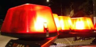 Caminhonete tomba após suposto fechamento durante ultrapassagem em Cabixi