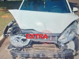 Motorista se atrapalha e bate em traseira de caminhonete durante manobra em Vilhena