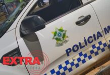 Motorista perde controle da direção e bate em árvore após desviar de motoneta em Vilhena