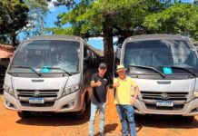 Em Ouro Preto d’Oeste, senador Bagattoli entrega dois micro-ônibus para atender pacientes do SUS