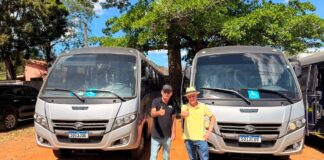 Em Ouro Preto d’Oeste, senador Bagattoli entrega dois micro-ônibus para atender pacientes do SUS