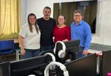 Thiago Flores e Amanda Areval: cursos de informática em escolas de Vilhena com emenda e articulação dos parlamentares