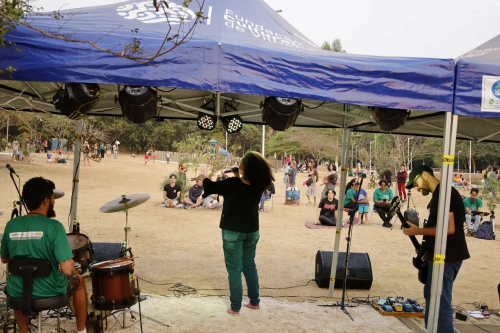 8ª edição do Ensaio Aberto leva música, arte e performance ao Parque Ecológico de Vilhena