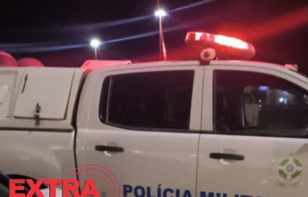Motociclista sem CNH transita em alta velocidade pela calçada e coloca pedestres em risco em Vilhena
