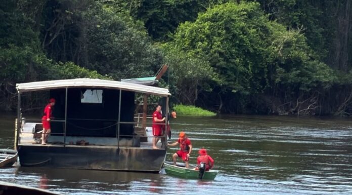 Homem desaparece após colisão entre embarcação e balsa no Rio Guaporé, em Pimenteiras