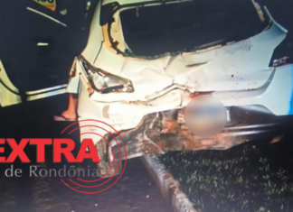 Adolescente pega carro escondido, causa acidentes e derruba muro de residência em Pimenteiras