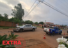 Mãe e filho sofrem fraturas expostas após colisão entre motoneta e picape em Vilhena