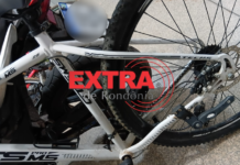 Bicicleta abandonada em terreno baldio é recolhida pela polícia no bairro Cidade Verde IV, em Vilhena
