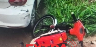 Ciclista fica ferida após colidir bicicleta elétrica contra carro estacionado no bairro Orleans em Vilhena