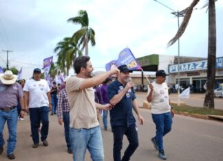 Em Alto Paraíso, Maurício Carvalho destaca resultados do mandato e recebe apoio durante caminhada
