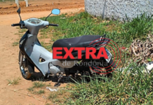 Motoneta furtada em frente casa de shows é encontrada abandonada em Vilhena