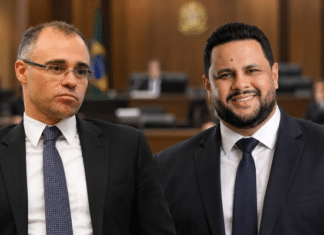 Ministro André Mendonça vota por Samuel Costa e Sargento Machado no TSE, e placar chega a 5 a 0
