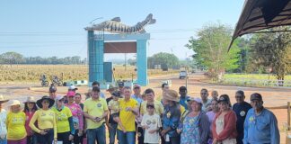 Luizinho Goebel mobiliza apoiadores em grande caminhada pelas ruas e avenidas da cidade em Cabixi
