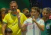 Bruno Scheid e Nikolas Ferreira levantam bandeiras “Fora Lula” e “Fora Moraes” em ato com apoiadores em Ji-Paraná
