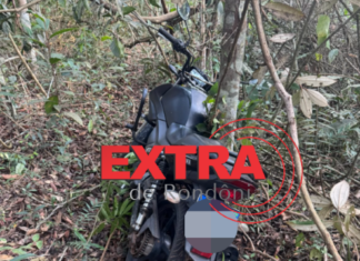 Denúncia anônima leva polícia localizar motocicleta furtada escondida em matagal de Vilhena