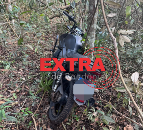 Denúncia anônima leva polícia localizar motocicleta furtada escondida em matagal de Vilhena