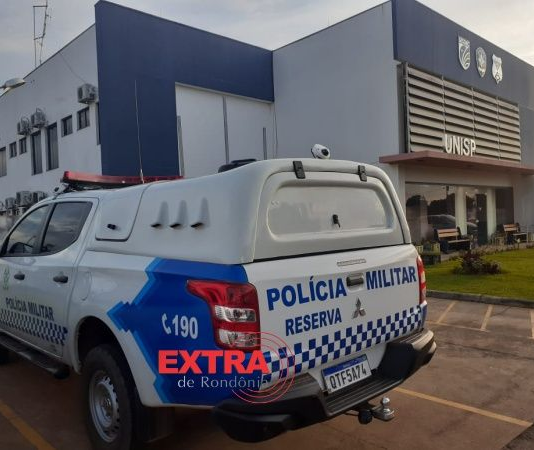 Jovem é preso por tráfico e corrupção de menores após PM flagrar consumo de maconha em praça no Centro de Vilhena
