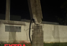 VÍDEO: caminhão atinge poste que alimenta energia da Câmara e gera queda de internet que impede transmissão de eleição polêmica em Vilhena