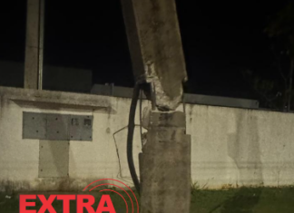 VÍDEO: caminhão atinge poste que alimenta energia da Câmara e gera queda de internet que impede transmissão de eleição polêmica em Vilhena